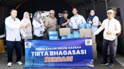 Peduli Warga Terdampak Banjir Kali Srengseng Hilir, Perumda Tirta Bhagasasi Kirim Bantuan