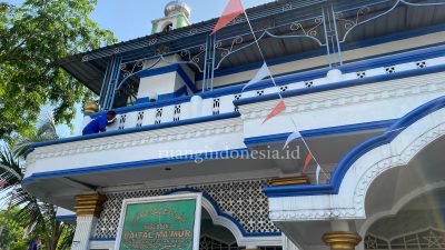 Lewat Gerakan Langit Biru, Demokrat Kota Bekasi Ajak Kader Gotong Royong Bersihkan Masjid