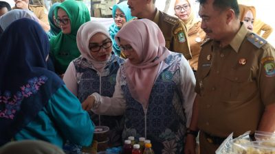 Wawali Bekasi Borong Takjil di Bazar Ramadan Mustika Jaya, Dorong UMKM Naik Kelas